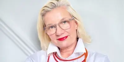photo of Jo Holmes